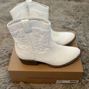 White cowgirl boots